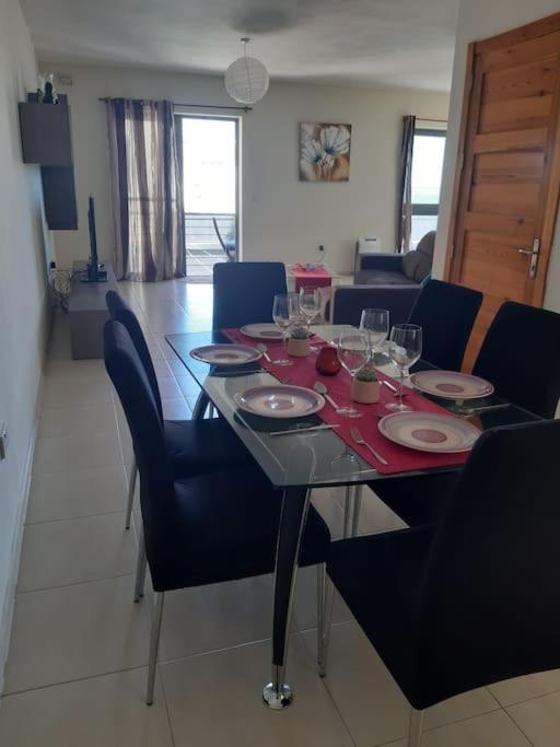 Lovely Two Bedroom Apartment خليج سانت بول المظهر الخارجي الصورة
