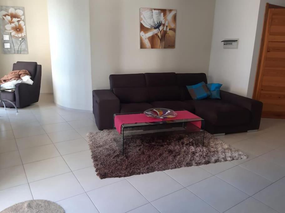 Lovely Two Bedroom Apartment خليج سانت بول المظهر الخارجي الصورة