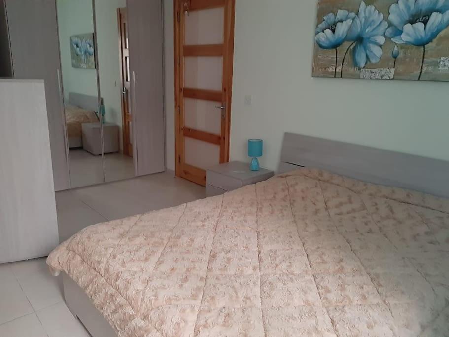 Lovely Two Bedroom Apartment خليج سانت بول المظهر الخارجي الصورة