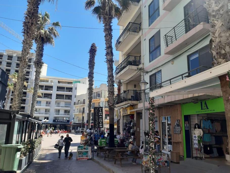 Lovely Two Bedroom Apartment خليج سانت بول المظهر الخارجي الصورة